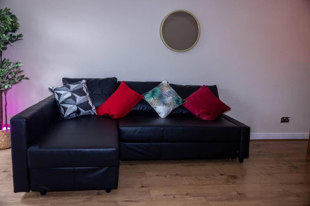 3 Bedrooms House-Sofabed-Parking-Bbqstove-Garden London Exteriör bild
