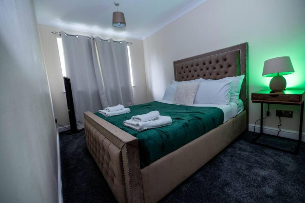3 Bedrooms House-Sofabed-Parking-Bbqstove-Garden London Exteriör bild
