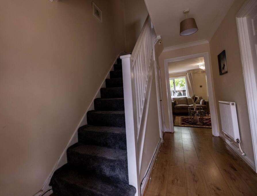 3 Bedrooms House-Sofabed-Parking-Bbqstove-Garden London Exteriör bild