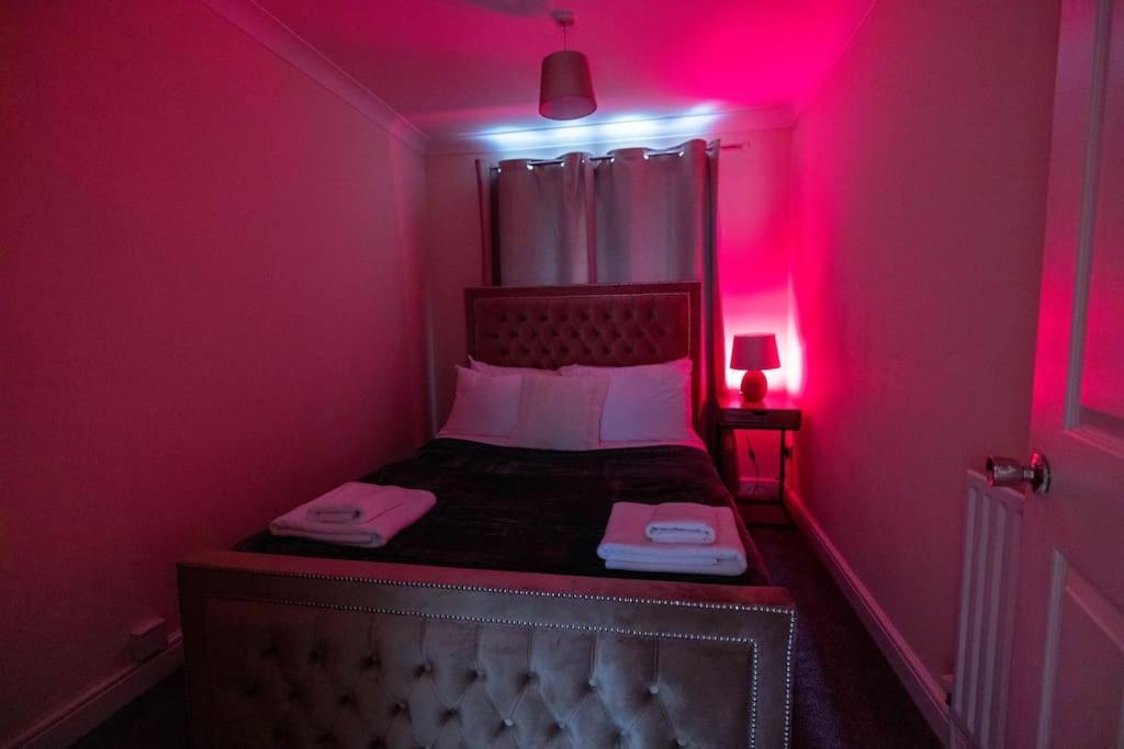 3 Bedrooms House-Sofabed-Parking-Bbqstove-Garden London Exteriör bild