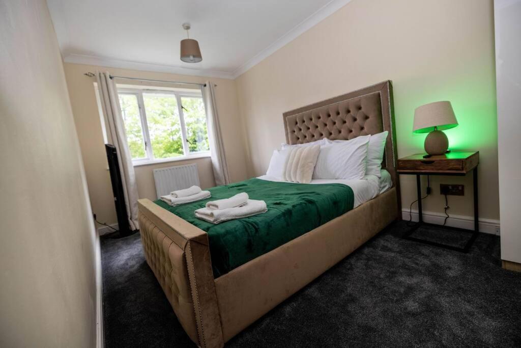 3 Bedrooms House-Sofabed-Parking-Bbqstove-Garden London Exteriör bild