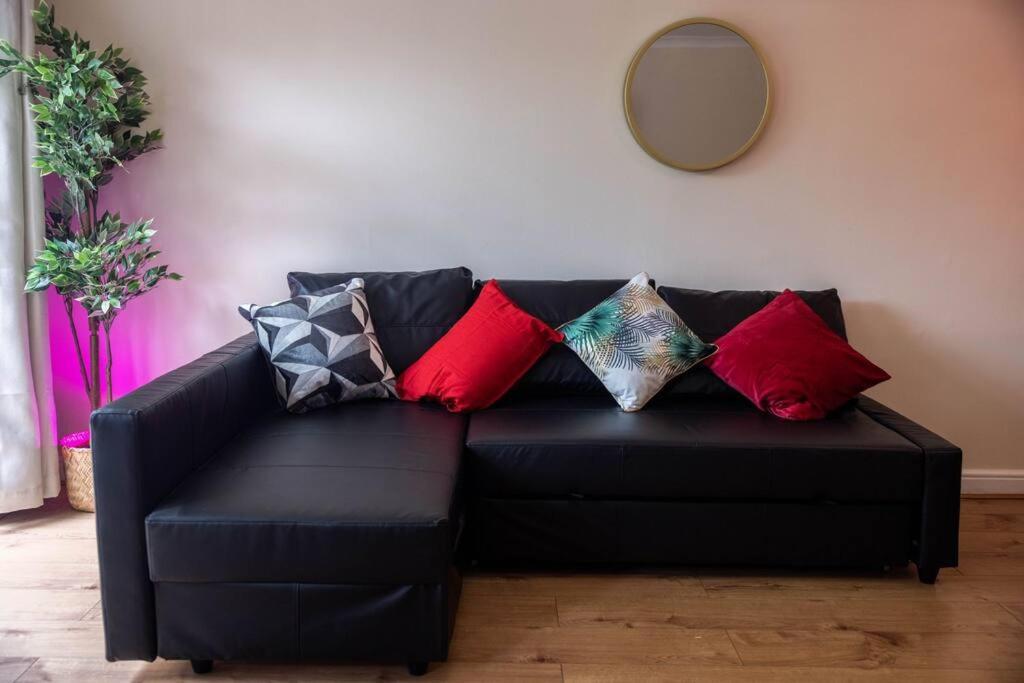 3 Bedrooms House-Sofabed-Parking-Bbqstove-Garden London Exteriör bild
